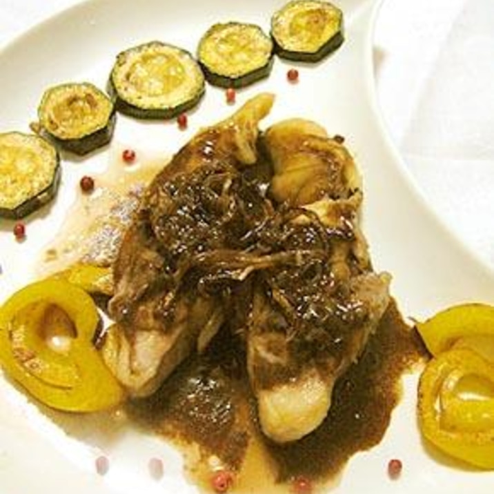 チキンソテー フライドオニオンとフォンドボーソース